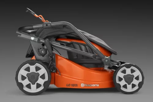 HUSQVARNA LC 137I KIT Akkumulátoros fűnyíró (2DB AKKU+TÖLTŐ)