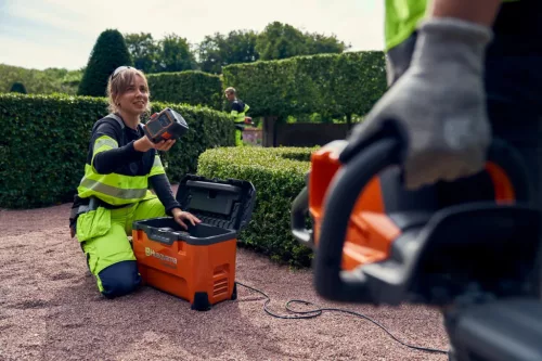 HUSQVARNA 40-C1000XE EU AKKU TÖLTŐ