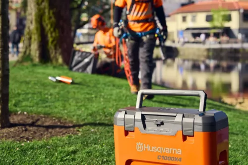 HUSQVARNA 40-C1000XE EU AKKU TÖLTŐ