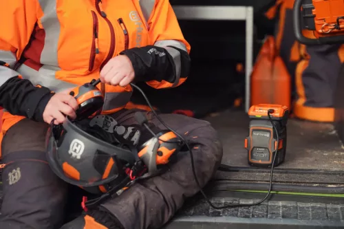 HUSQVARNA 40-USB150X AKKU TÖLTŐ